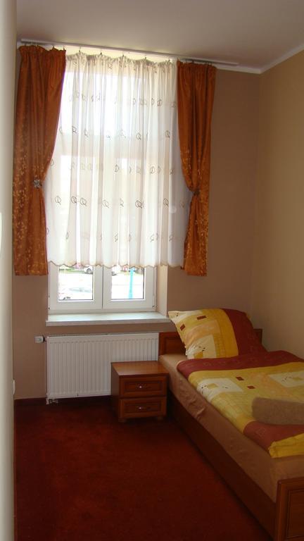 לגניצה Hotelik Parkowy מראה חיצוני תמונה